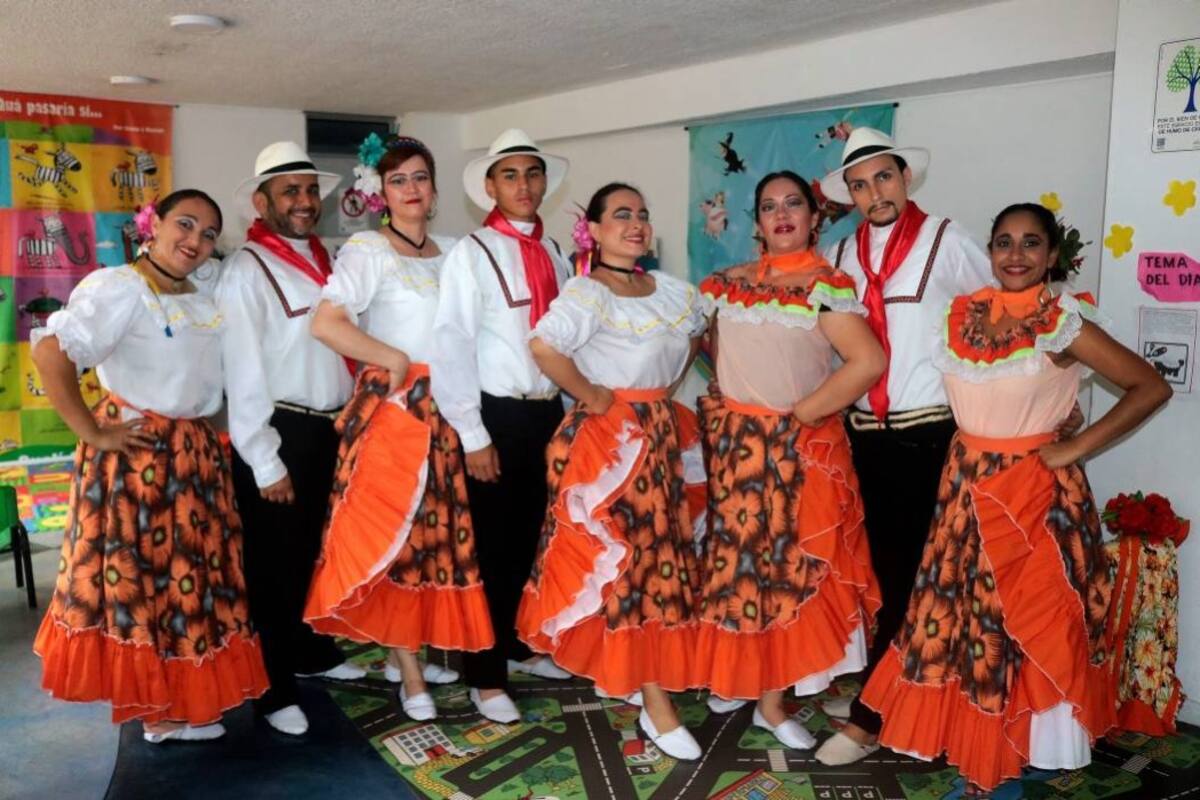 Lucy Uyaban, Jhon Jairo Velásquez, Alba Lucy Muralla, Fabián González, Lina Salazar, Maritza Bustos, Eduardo Espinoza y Ana Rincón. (Foto: Fabián Hernández / VANGUARDIA LIBERAL)