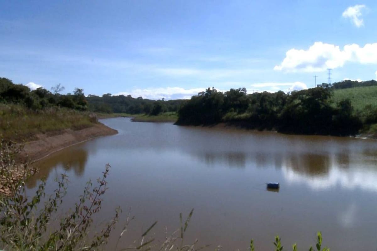 Se redujo la capacidad de agua en el embalse Aguilitas, del Socorro, así que recomiendan cuidar al máximo el recurso hídrico. (Foto: Suministrada/VANGUARDIA LIBERAL)