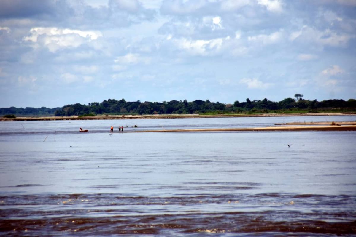 Esta semana el río Magdalena alcanzó un preocupante nivel de un metro con 30 centímetros, a la altura de Barrancabermeja. Las embarcaciones de gran calado son las primeras afectadas por el ‘Veranillo de San Juan’ que caracteriza a julio. (Foto: Edgar Pernett/VANGUARDIA LIBERAL)