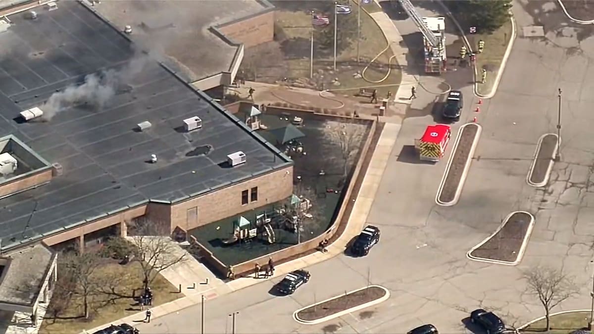 Embiste una sinagoga con su vehículo, dispara contra la policía y termina abatido en Michigan.
Foto: captura de video.