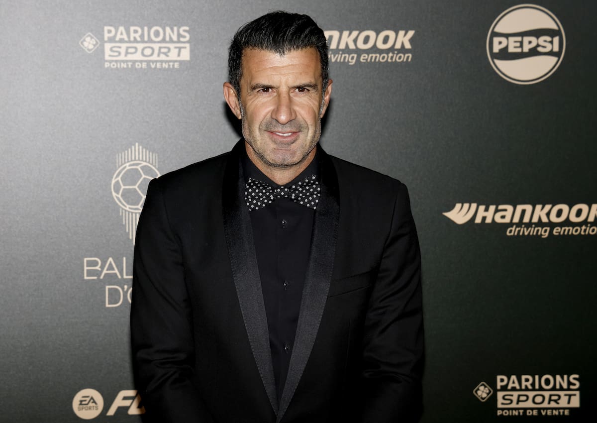 Paris (France), 28/10/2024.- Former Portuguese international Luis Figo arrives for the Ballon d'Or 2024 ceremony at the Theatre du Chatelet in Paris, France, 28 October 2024. (Francia) EFE/EPA/MOHAMMED BADRA