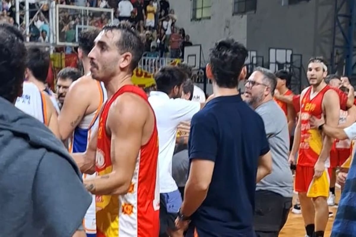 Fue agredido el asistente de Regatas Gastón Petrella en el clásico de la Liga Federal de Básquet. /FOTO: Captura de Pantalla