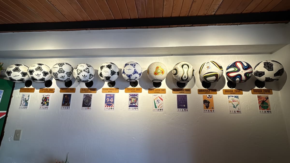 La tradición balonera de Monguí nació gracias a Froilán Ladino, quien introdujo la técnica de fabricación artesanal tras aprenderla en Brasil, convirtiendo al municipio en la "cuna del balón" de Colombia.