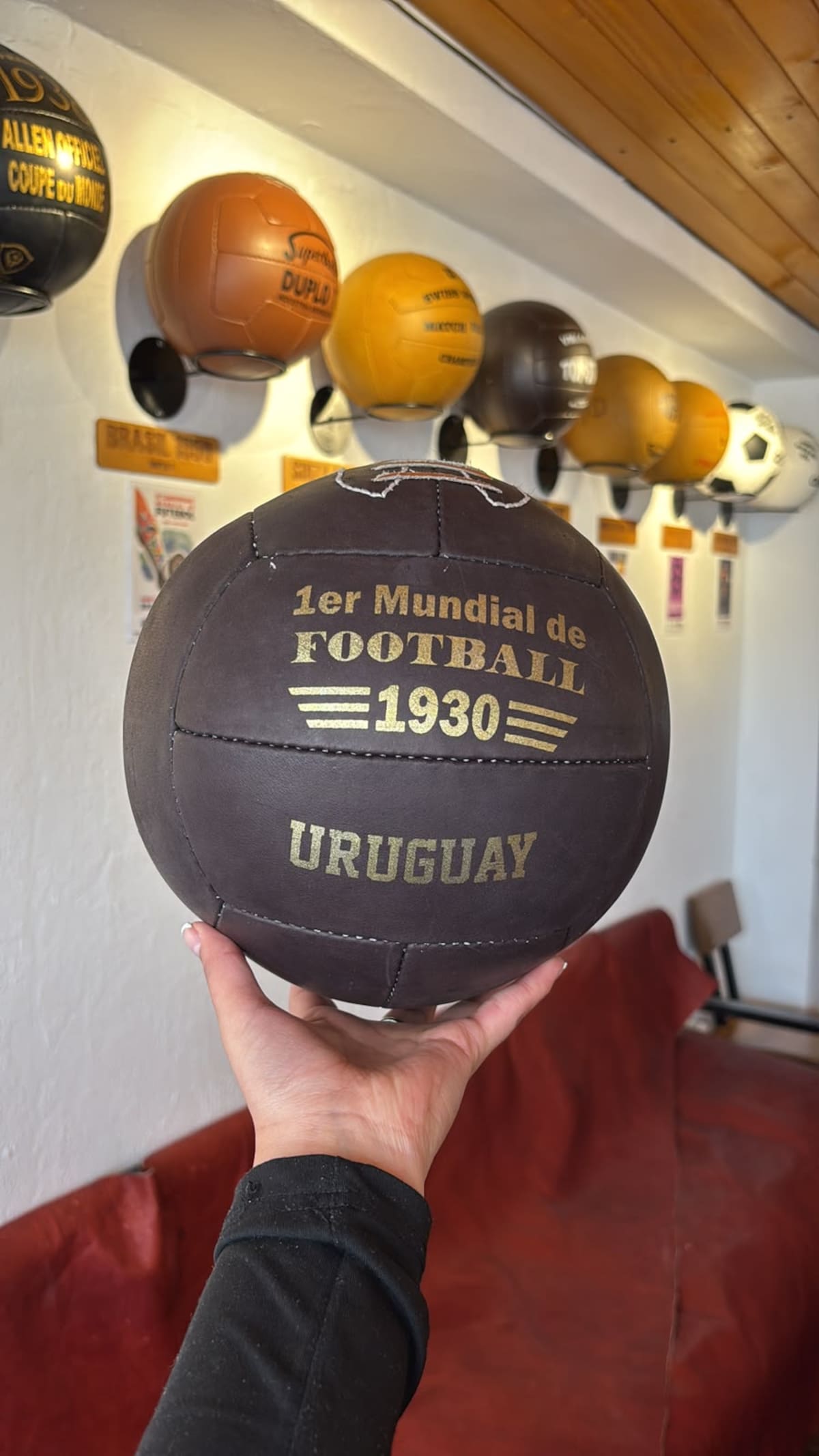 Monguí, en Boyacá, construyó su fama gracias a una tradición que ha pasado de generación en generación: la fabricación de balones. Hoy, más de 40 fábricas familiares mantienen vivo un legado que impulsa la economía local y atrae visitantes de todo el país.