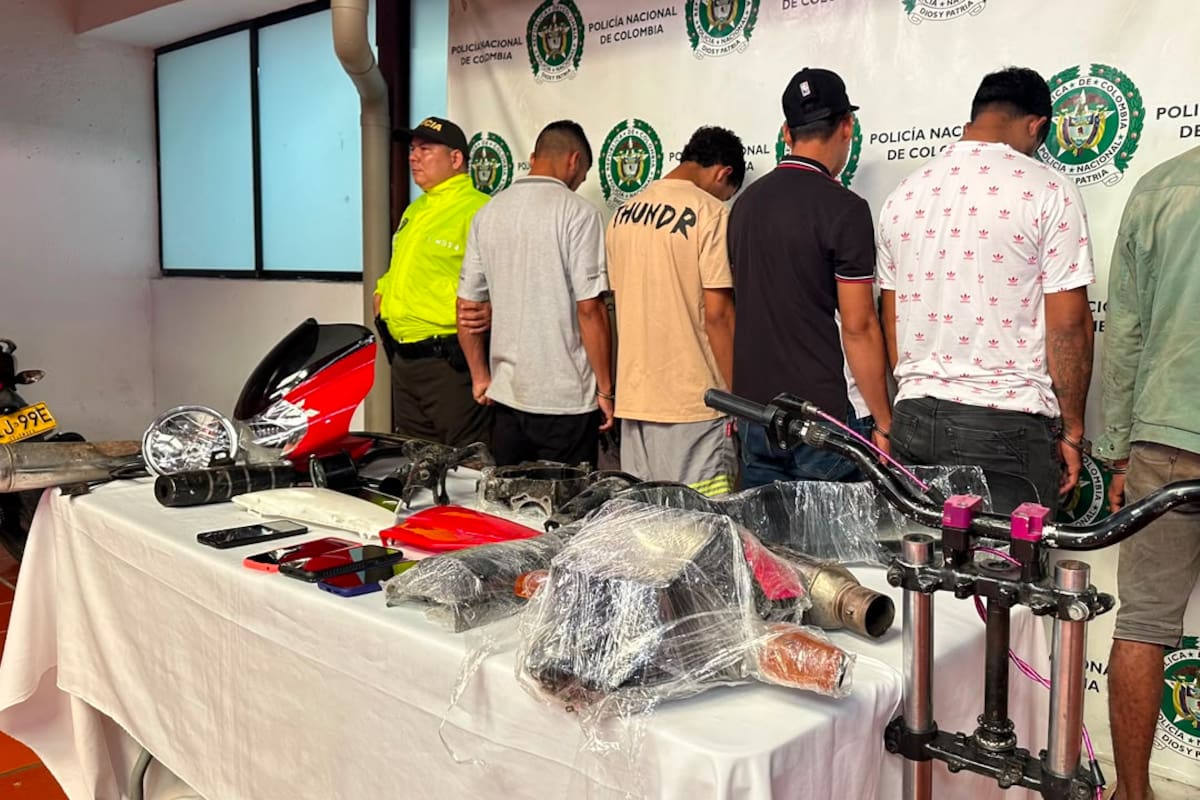 Cinco presuntos intregrantes de la banda fueron capturados.
Foto: Policía.