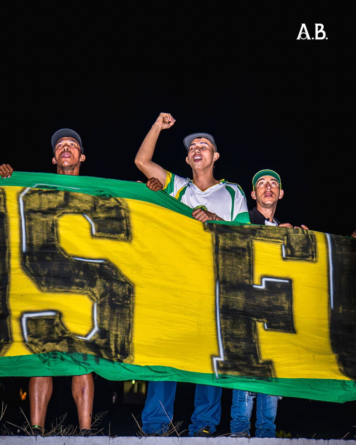 Un multitudinario banderazo se vivió por parte de los hinchas de Atlético Bucaramanga previo al Clásico del Oriente. Foto: Atlético Bucaramanga.