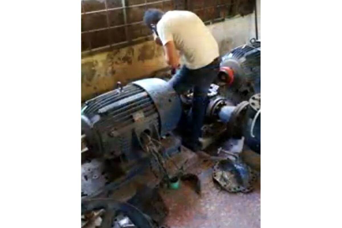 Las motobombas que bombean el agua del Río Suárez al acueducto de Barbosa están averiadas y se están reparando. (Foto: Suministrada / VANGUARDIA LIBERAL)