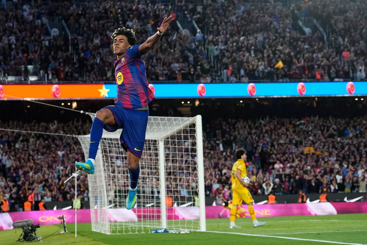 El jugador del Barcelona Lamine Yamal aparece como el mejor calificado durante de la Champions League 2026. EFE/ Enric Fontcuberta