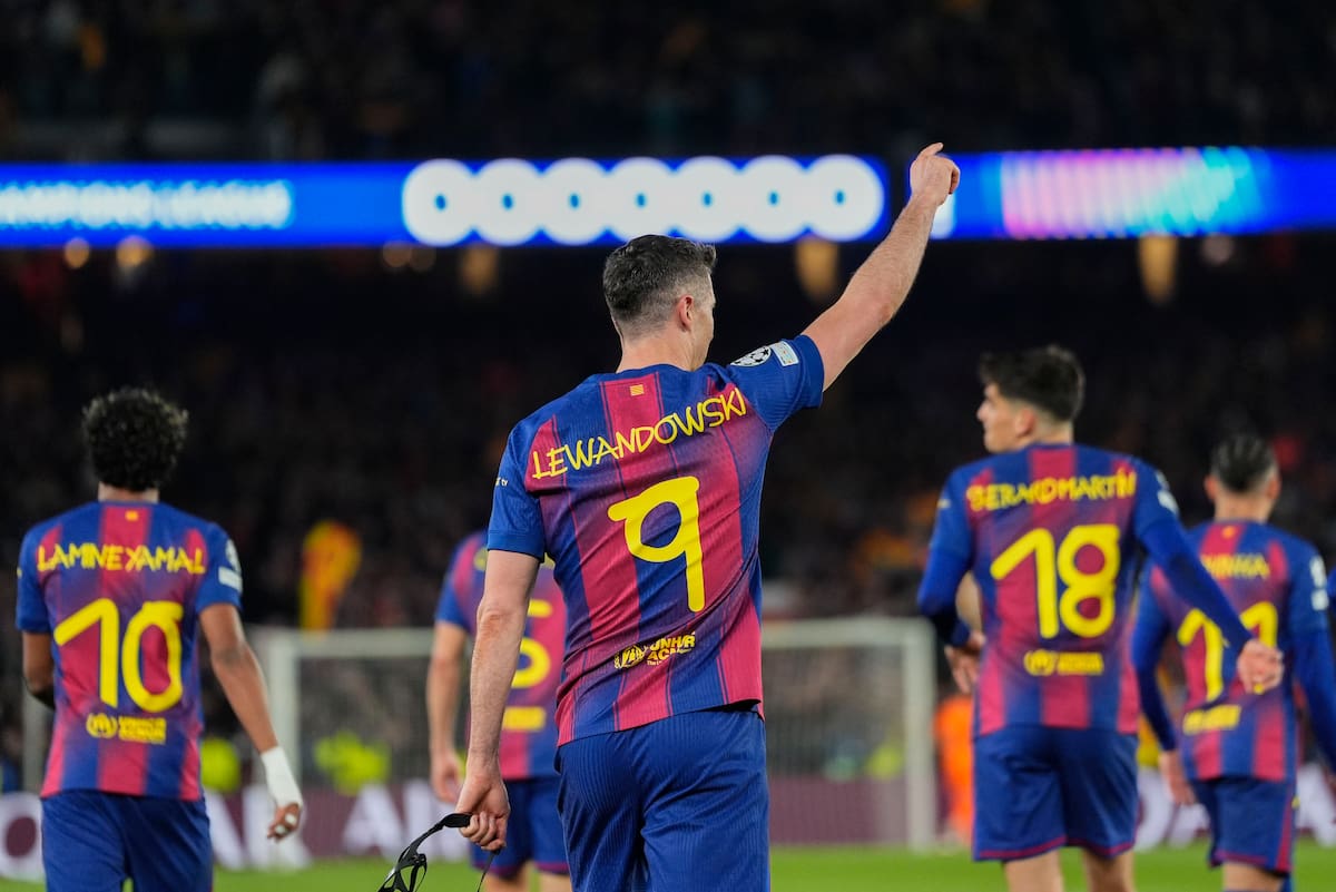 Robert Lewandowski metió dos goles en la victoria de Barcelona sobre Newcastle United. //Foto, EFE: Siu Wu