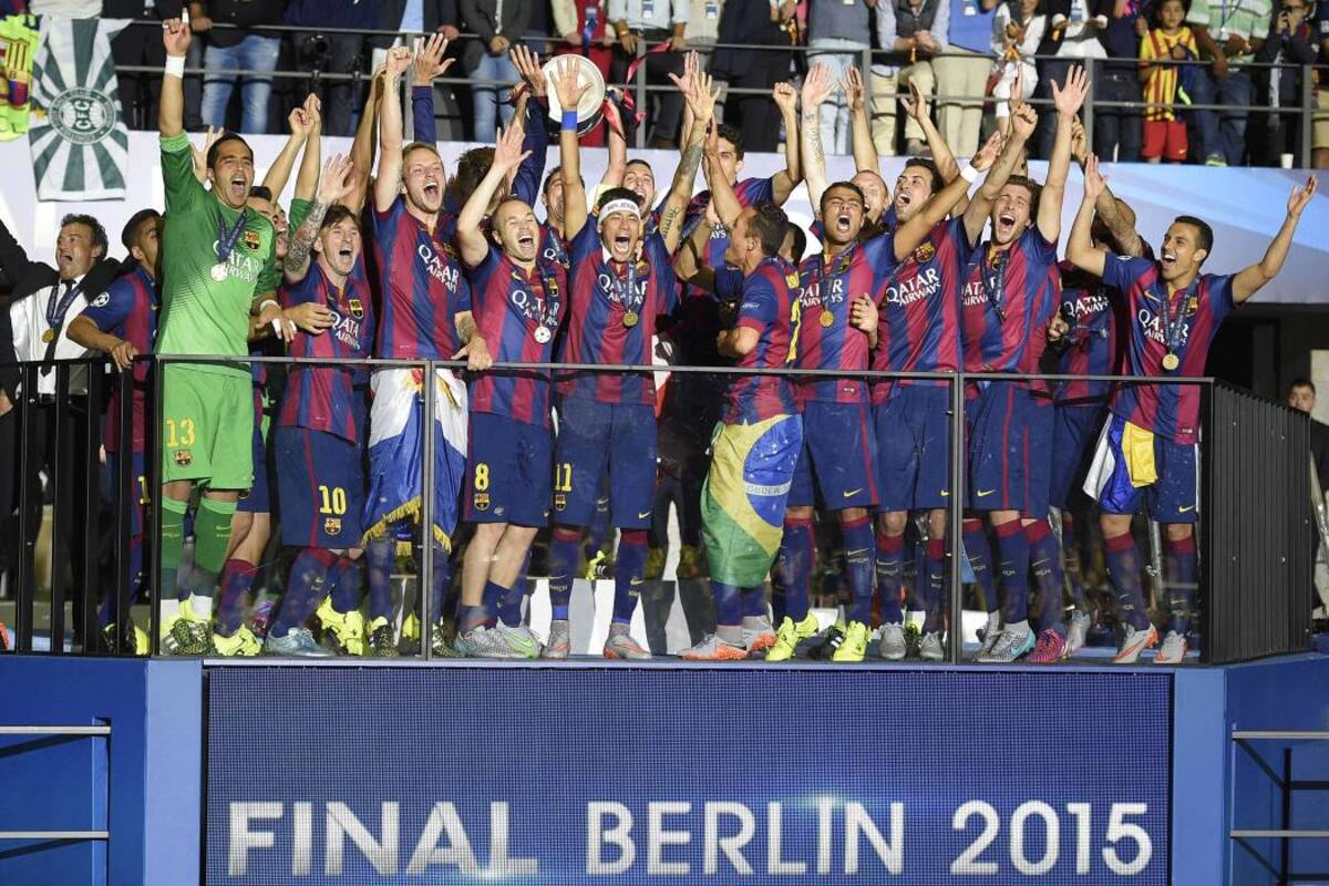 Los jugadores del Barcelona festejaron a rabiar el título logrado ayer ante la Juventus en la final de la Liga de Campeones, tras un complicado partido, en el que debieron exigirse al máximo para alcanzar el triplete, luego de haber ganado la Liga y la Copa del Rey. Ahora le quedan por jugar la Supercopa de España, la Supercopa de Europa y el Mundial de Clubes, que este año se disputará en Japón. (Foto: AFP / VANGUARDIA LIBERAL)
