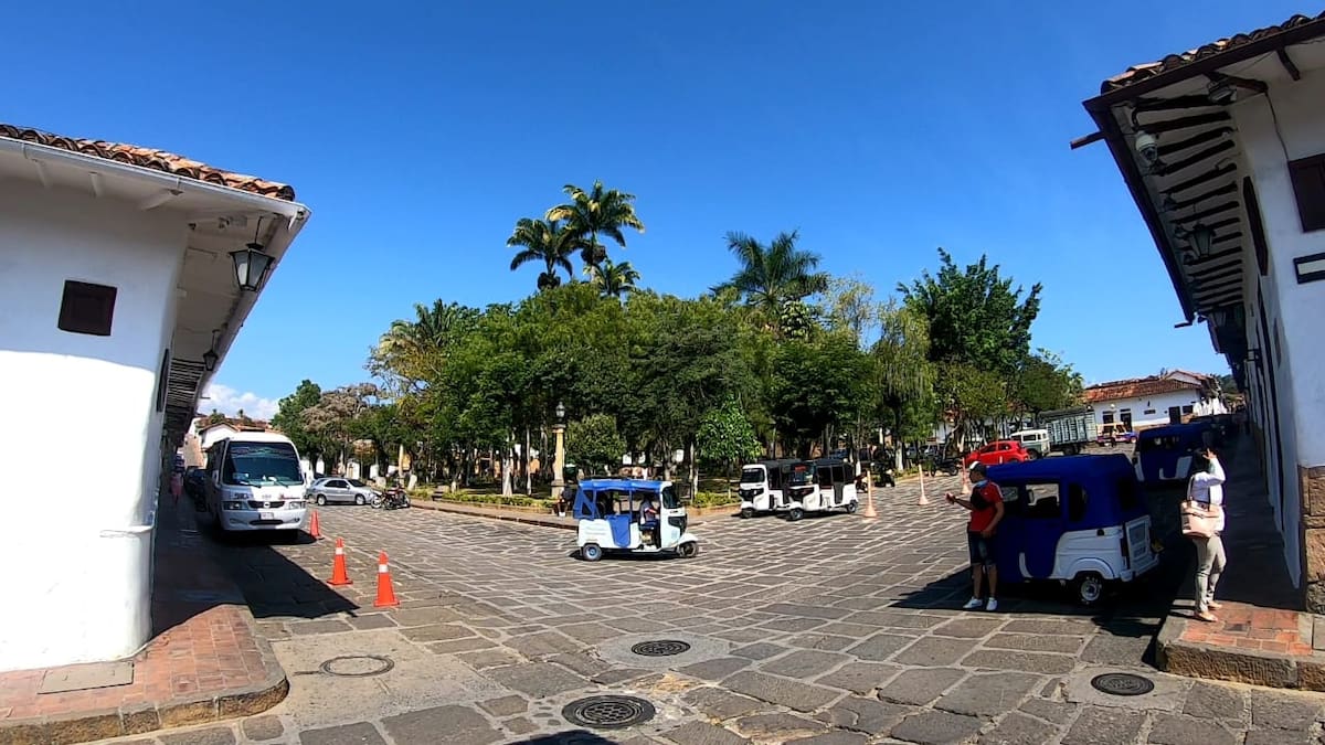 En las calles del parque principal estará prohibido estacionar automotores, solo una vía estará habillitada para uso de vehículos de servicio turístico.