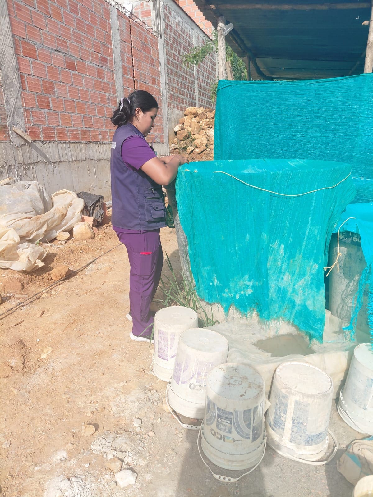 Uno de los llamados de atención es a los responsables de construcciones por los tanques en donde suelen almacenar el agua que van a usar.