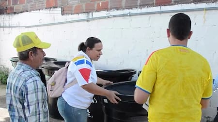 Barichara entrega tanques de agua para mejorar el almacenamiento ante el fenómeno de El Niño