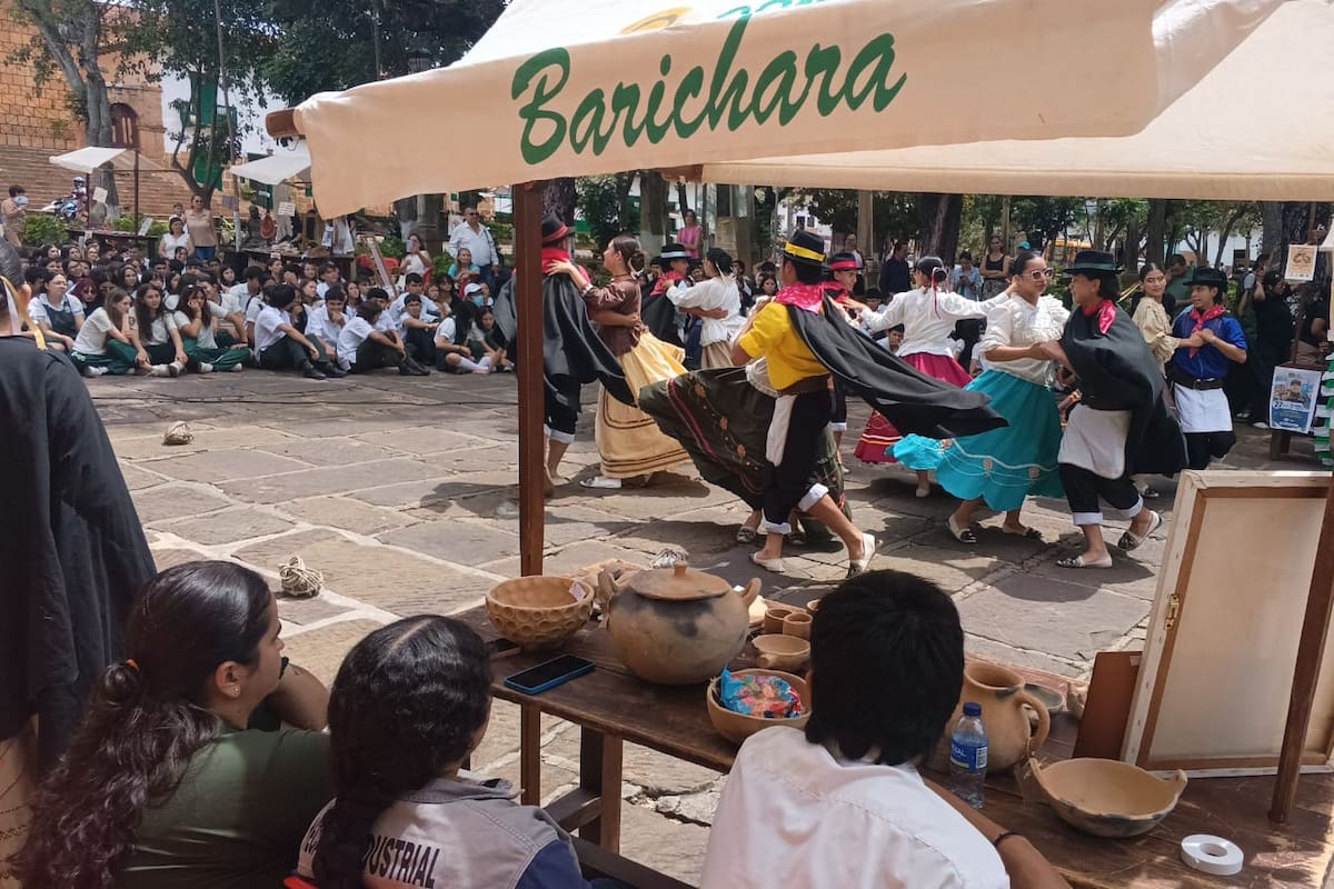 La muestra fue organizada por el Instituto Técnico Aquileo Parra, la alcaldía de Barichara y la Policía Nacional, desde la especialidad de turismo.