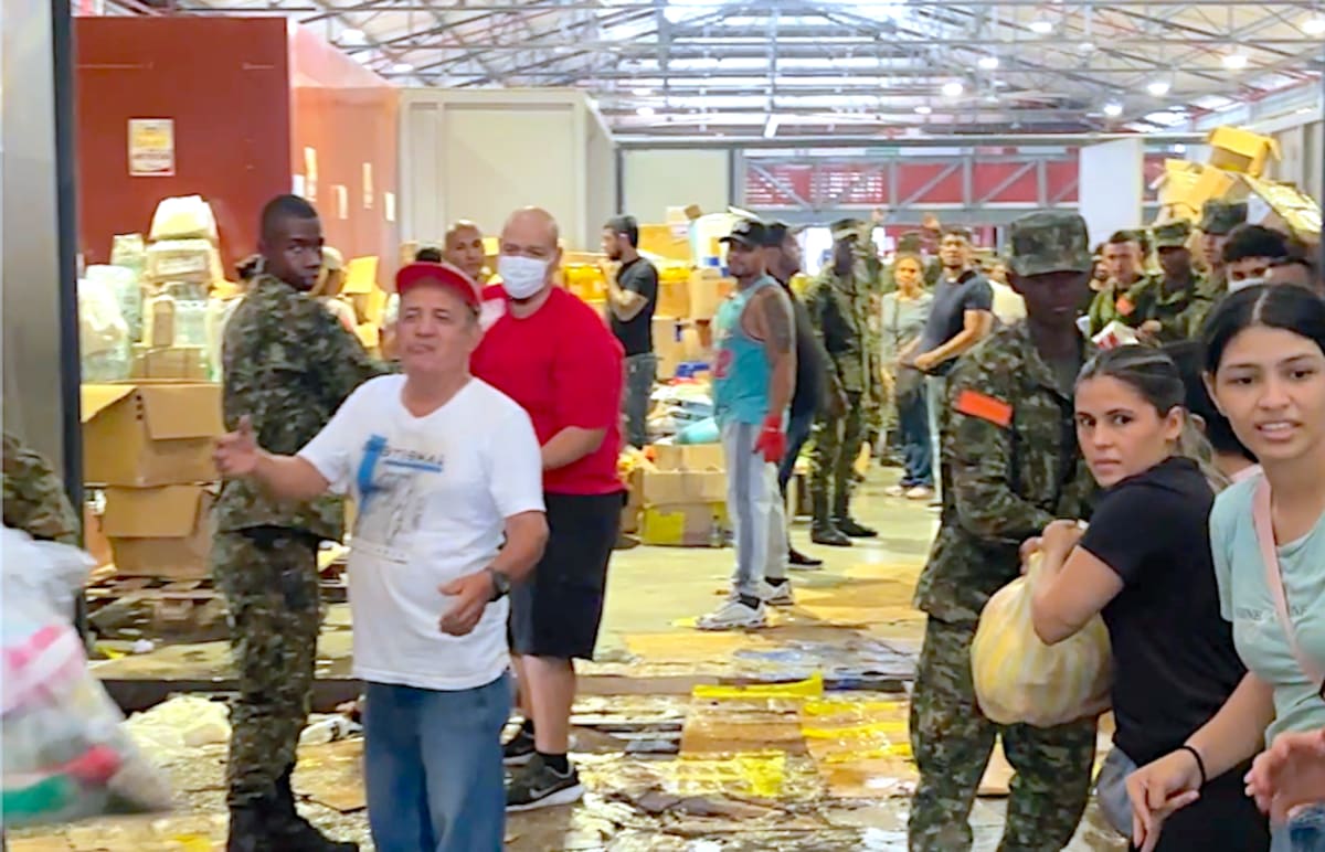 Desde la Alcaldía de Barranquilla se ha informado este martes 18 de agosto que ya se cargó la tractomula número 17, que se destinará hacia donde dicten las necesidades en los territorios afectados por el terremoto en Colombia.//Cortesía Alcaldía de Barranquilla.