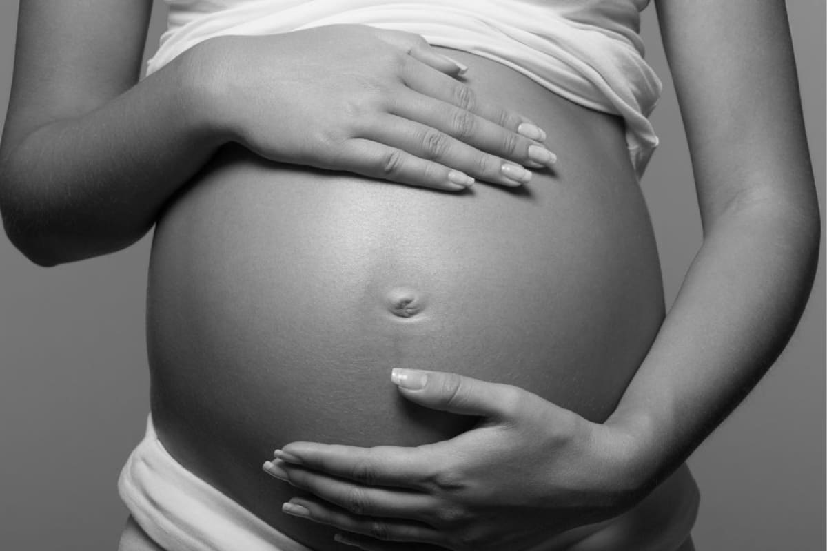 Barreras para acceder al aborto persisten y afectan a niñas indígenas y migrantes en Colombia. | Foto: Vanguardia / Canva.