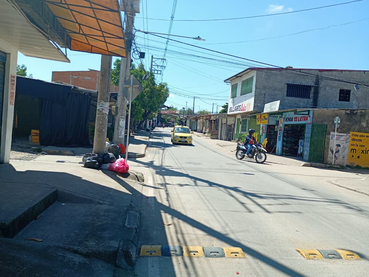 Habitantes del barrio 22 de Marzo piden recuperar los reductores de velocidad y controlar el tránsito de vehículos pesados por el sector.
Lesly Cifuentes/Vanguardia