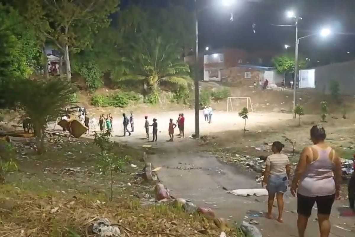 Habitantes del barrio Jerusalén se organizaron para retirar las pertenencias de personas en condición de calle que permanecían en distintos puntos del sector.
Suministrada/Vanguardia