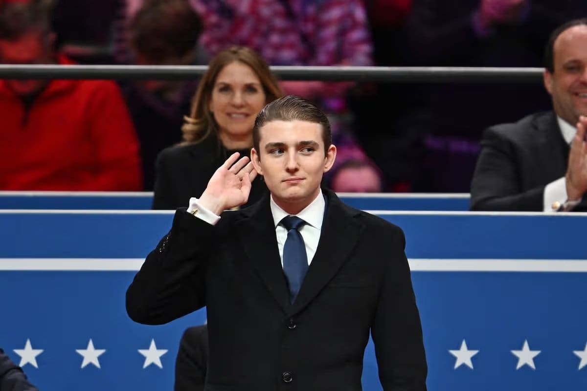 Barron Trump, el hijo del presidente de Estados Unidos, fue el héroe inesperado en un juicio en Londres. Un joven ruso fue condenado a 4 años de prisión tras agredir a una mujer; Barron presenció todo por videollamada y alertó a las autoridades desde EE.UU.