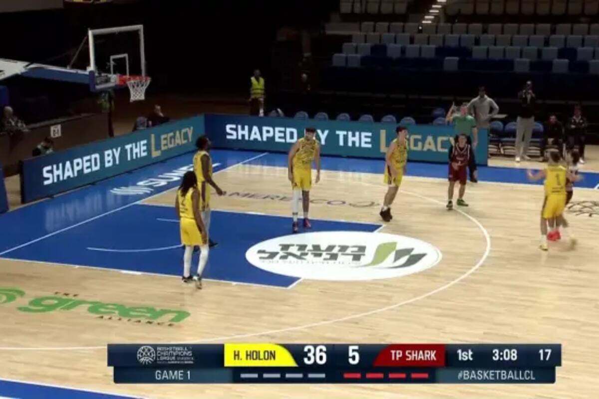 Escándalo en la Basketball Champions League: un equipo se quedó con un solo jugador en cancha. /FOTO: Captura de Pantalla