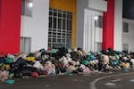 Rionegro acumula basuras tras 10 días sin recolección: población dejó residuos frente a la Alcaldía