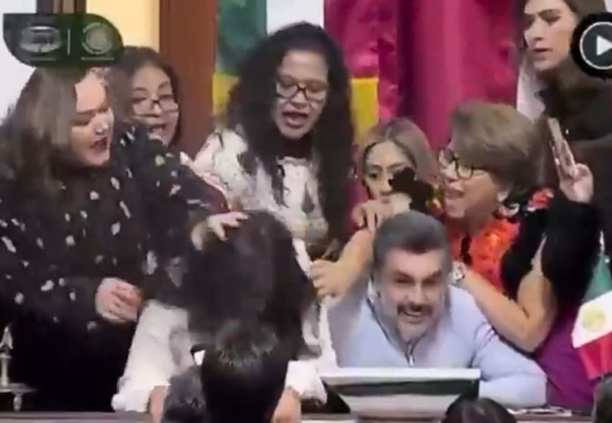 Así fue la pelea entre diputados en el Congreso de CDMX tras la desaparición del Instituto de Transparencia.
