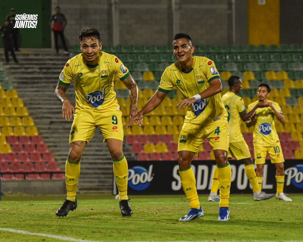 Bayron Duarte, jugador de Atlético Bucaramanga, en un partido del equipo.