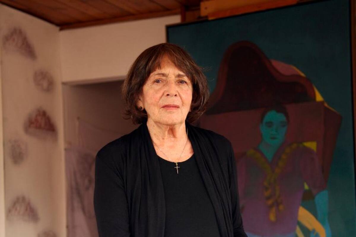 Beatriz González Aranda no se conformó con ser la “señora que pinta”, ni se encasilló como una “pintora de provincia”: su arte es universal, si bien la historia del país es el gran tema de su obra. Fotos: Cortesía de la artista / VANGUARDIA