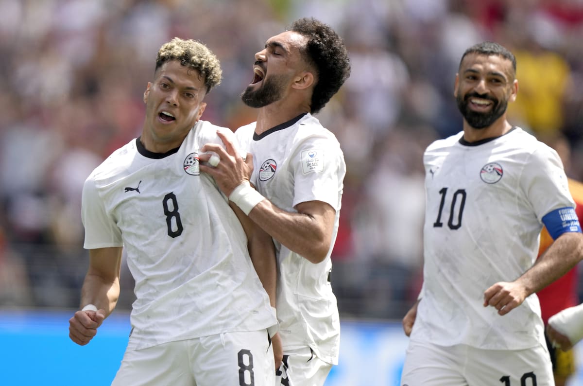 SEATTLE (United States), 15/06/2026.- Emam Ashour (L) of Egypt celebrates with teammates Mostafa Ziko (C) and Mohamed Salah after scoring the opening goal during the FIFA World Cup 2026 group stage match Belgium against Egypt, in Seattle, USA, 15 June 2026. (Bélgica, Egipto) EFE/EPA/STEPHEN BRASHEAR