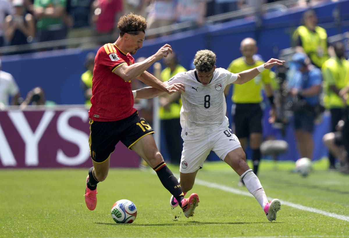 SEATTLE (United States), 15/06/2026.- Emam Ashour (R) of Egypt in action against Thomas Meunier of Belgium during the FIFA World Cup 2026 group stage match Belgium against Egypt, in Seattle, USA, 15 June 2026. (Bélgica, Egipto) EFE/EPA/STEPHEN BRASHEAR