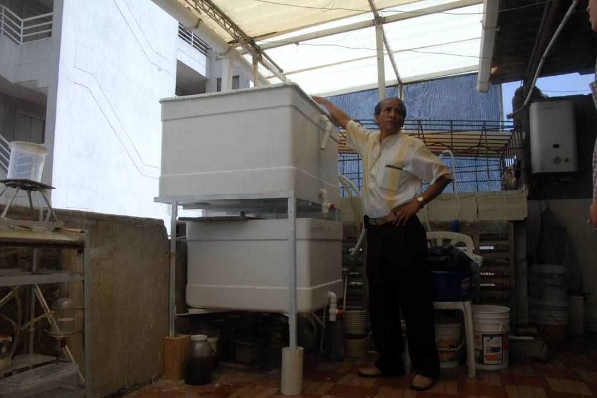 Visitamos la casa de Benjamín Mancera Bravo, situada en el barrio San Alonso, y comprobamos el sistema que él se ideó para ahorrar el consumo del agua. (Foto: Fotografía: Jaime Del Río Quiroga / VANGUARDIA LIBERAL)