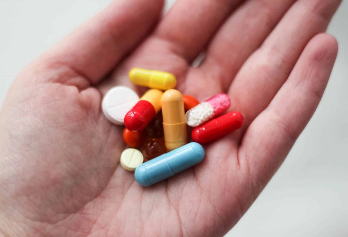 Las benzodiacepinas son un grupo de fármacos psicoactivos que actúan como sedantes, tranquilizantes y ansiolíticos.