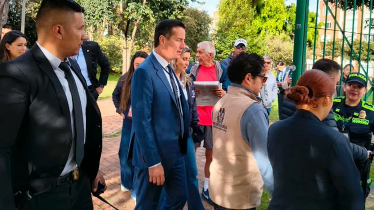 El senador estadounidense Bernie Moreno recorrió el puesto de votación de Unicentro en Bogotá, destacando el orden y la seguridad de la jornada electoral.