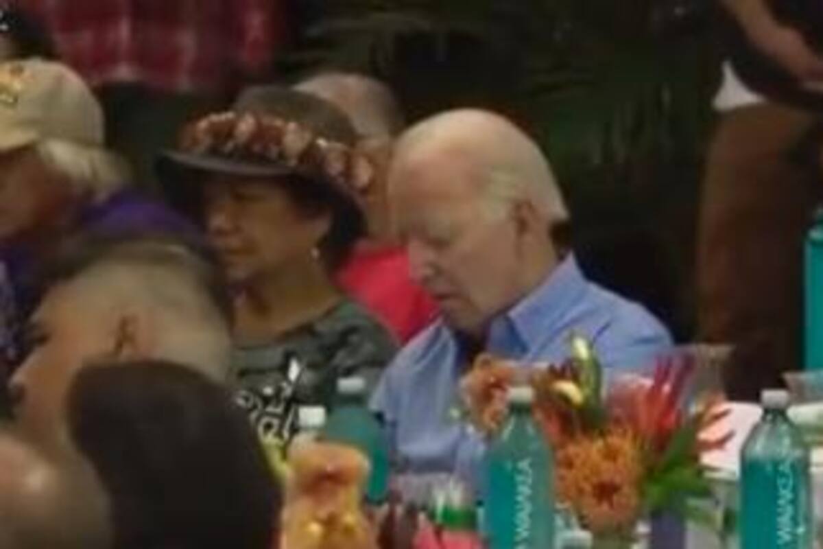 Biden se queda dormido en encuentro con las víctimas de Hawái. Captura de pantalla / VANGUARDIA
