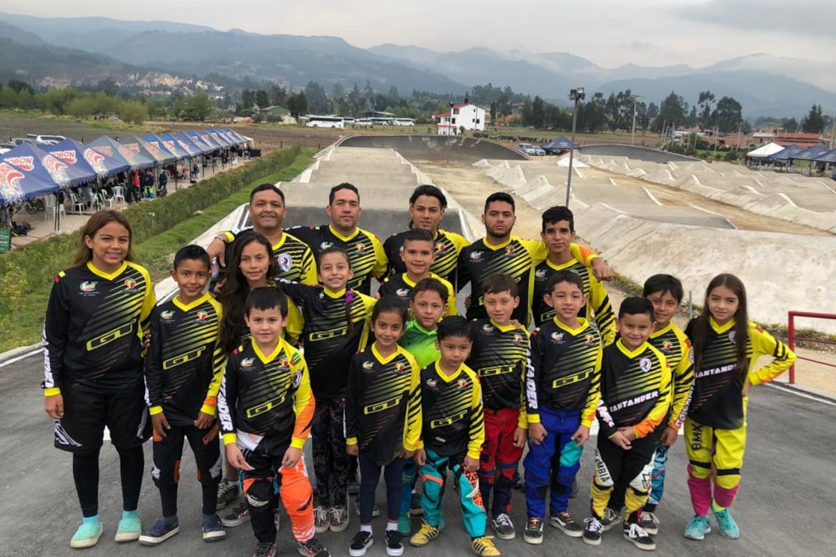 Esta es la delegación del Club Bike Champions que compitió en las Válidas I y II de BMX que se disputó el pasado fin de semana en Paipa, Boyacá.