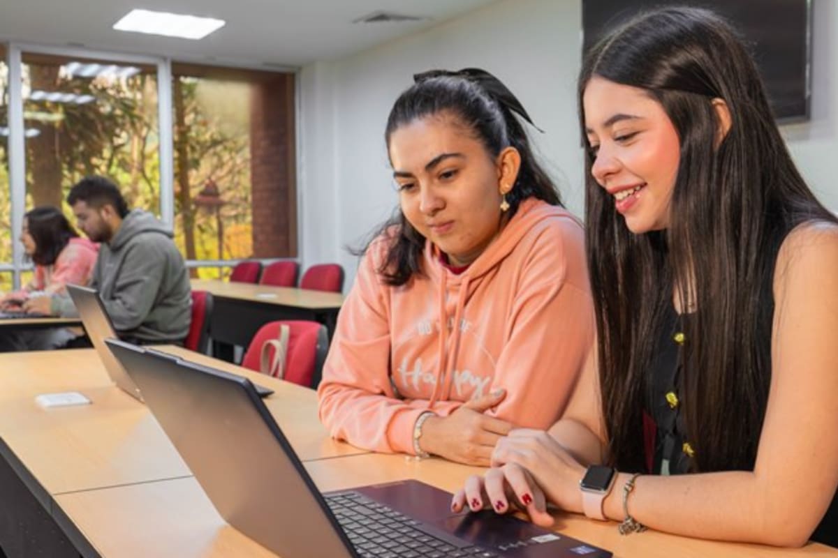 Bilingüismo, primera infancia y pensamiento crítico son tres de los desafíos que hoy están redefiniendo la formación de los futuros licenciados en Colombia.