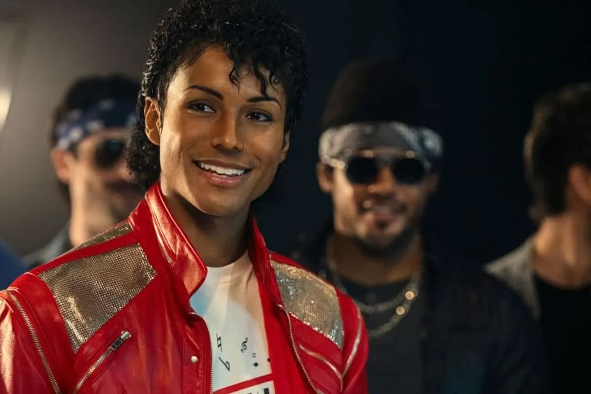 La producción de Michael, el biopic dirigido por Antoine Fuqua, realizó regrabaciones para retirar del corte final cualquier referencia a los procesos judiciales por abuso infantil que marcaron la última etapa de la vida del cantante. / Redes sociales