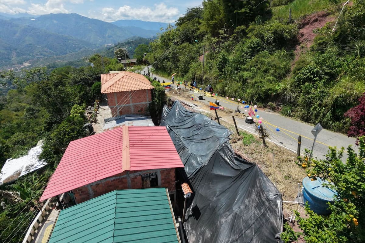 Mal estado de la vía El Buey - Mesa de Los Santos, en el sector conocido como ‘El Boyaco’.