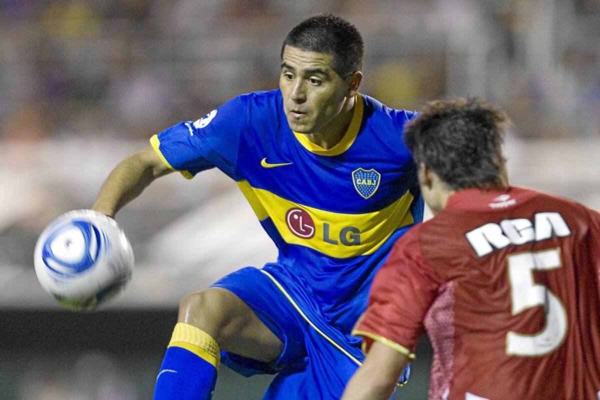 BAS07. BUENOS AIRES (ARGENTINA) 03/04/2011 - Juan Román Riquelme (i) de Boca Juniors. EFE/Leo La Valle