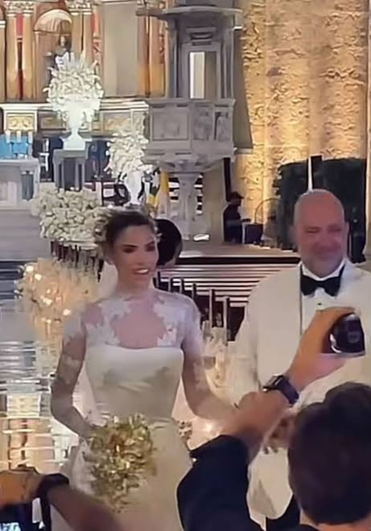 Cartagena fue el escenario de la boda de Ariadna Gutiérrez y Guus Franke. La ceremonia se celebró en la histórica Catedral de Santa Catalina de Alejandría, con flores blancas y varios invitados especiales. Estas son las primeras imágenes del enlace.