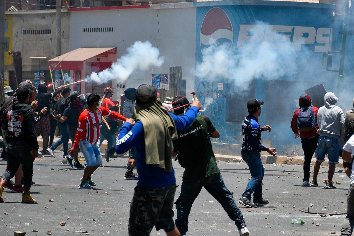 Las protestas se intensificaron este lunes en Bolivia con bloqueos en las principales ciudades del país, que en algunos casos derivaron en disturbios, para forzar a Evo Morales a una segunda vuelta electoral. (Fotos: Efe/VANGUARDIA)