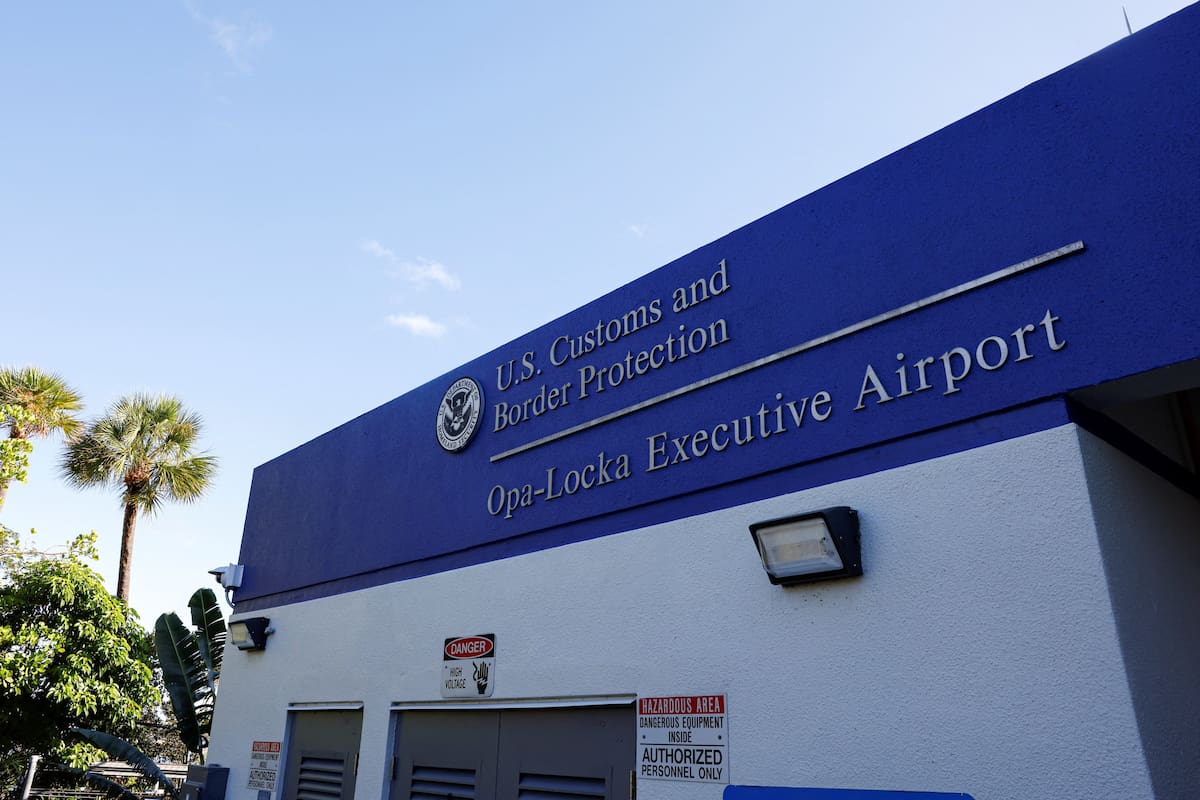 La llegada a Estados Unidos fue confirmada mediante imágenes del desembarque y registros del vuelo. Foto: X // Globo News