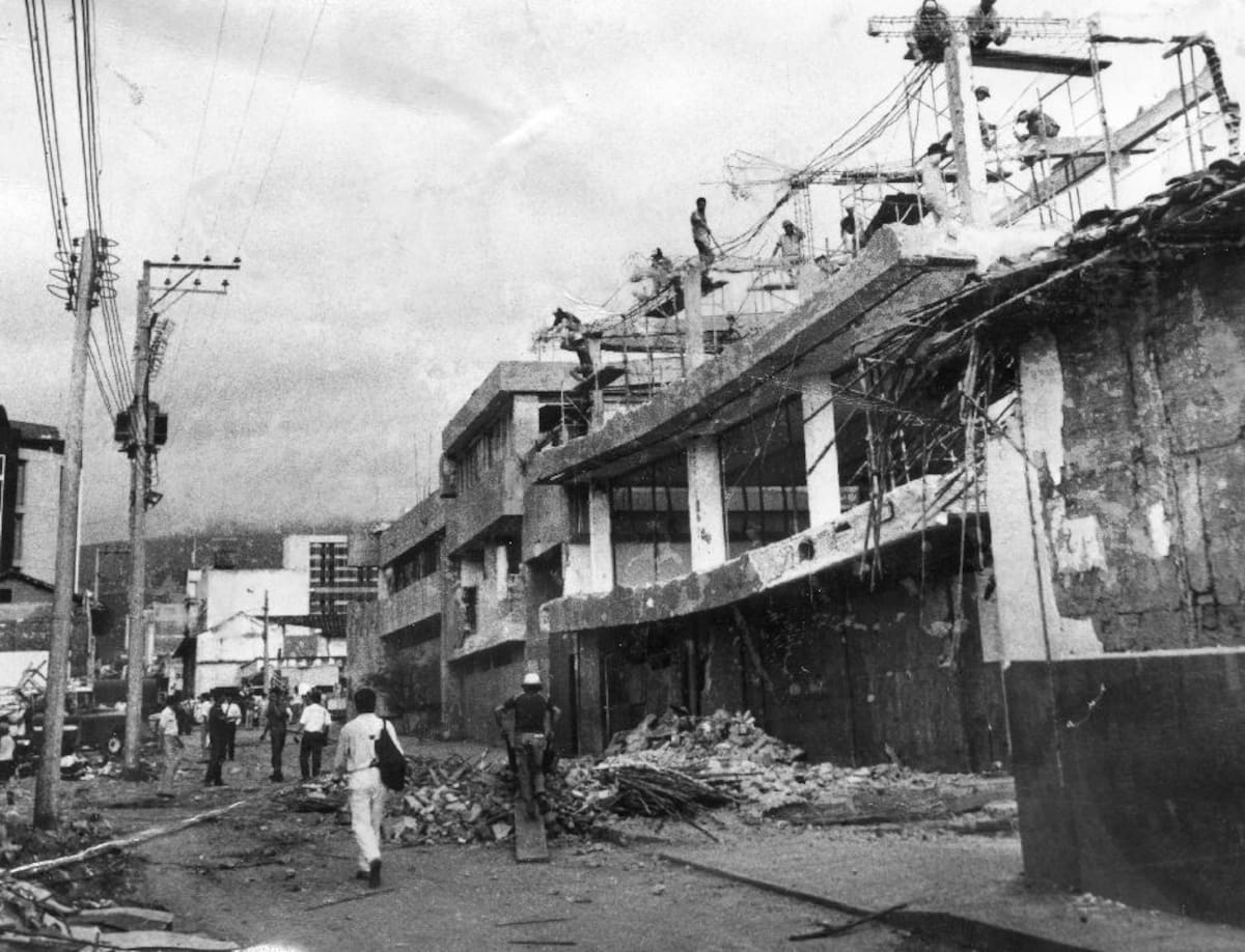 El 16 de octubre de 1989, Vanguardia fue blanco de los terroristas. Un carrobomba destruyó las instalaciones y mató a tres empleados (Archivo / VANGUARDIA).