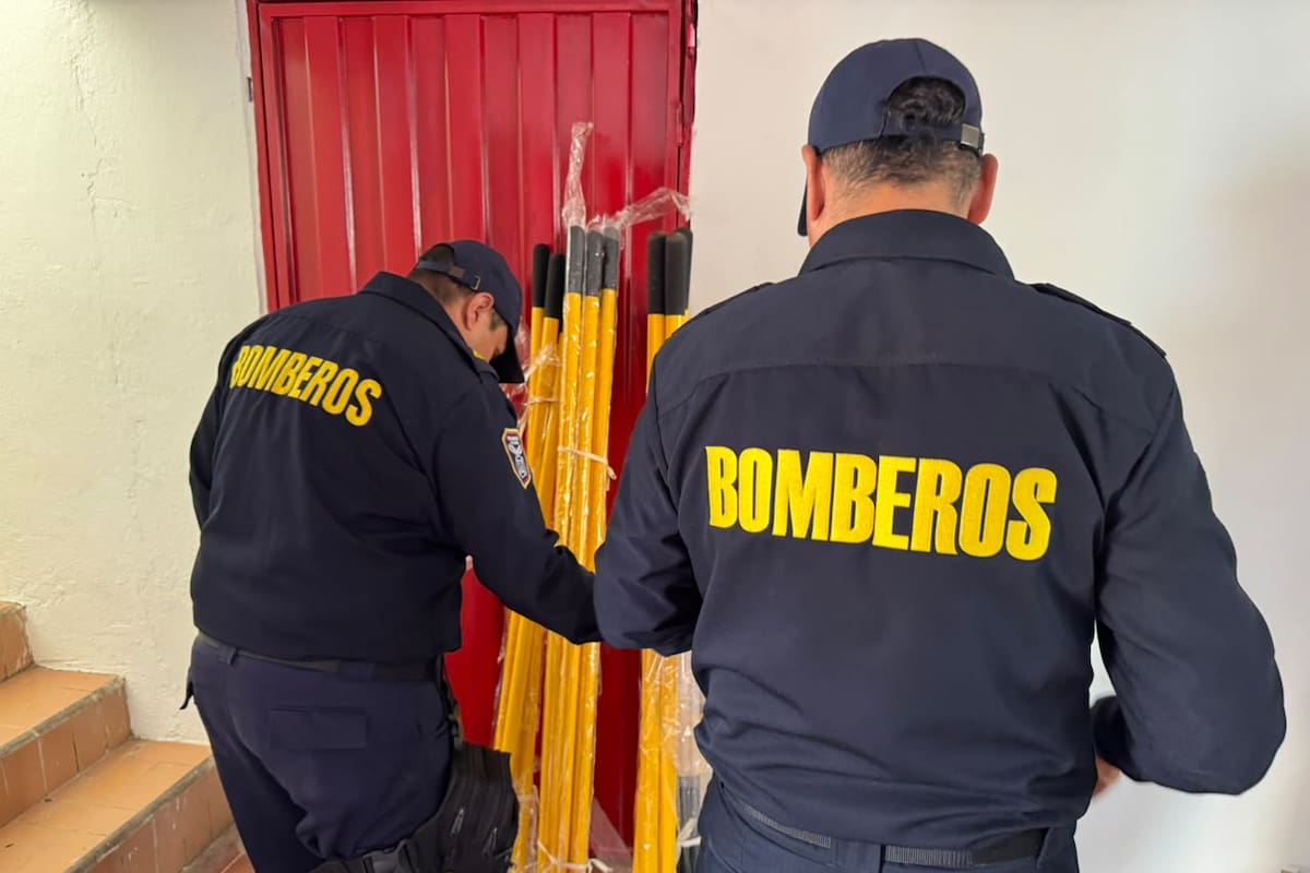 Los bomberos recibieron herramientas para la atención de incendios forestales.
