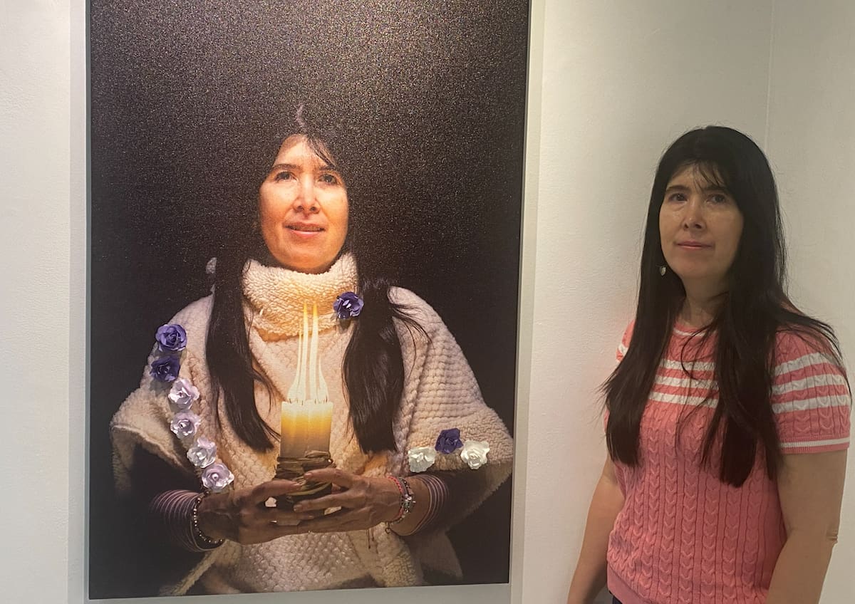 A través de talleres de fotografía, tejido y artes plásticas, el Colectivo Creativo BGA ha construido un espacio de encuentro que hoy se convierte en una exposición sobre identidad, memoria y cuidado. En la foto: Marta Cadena