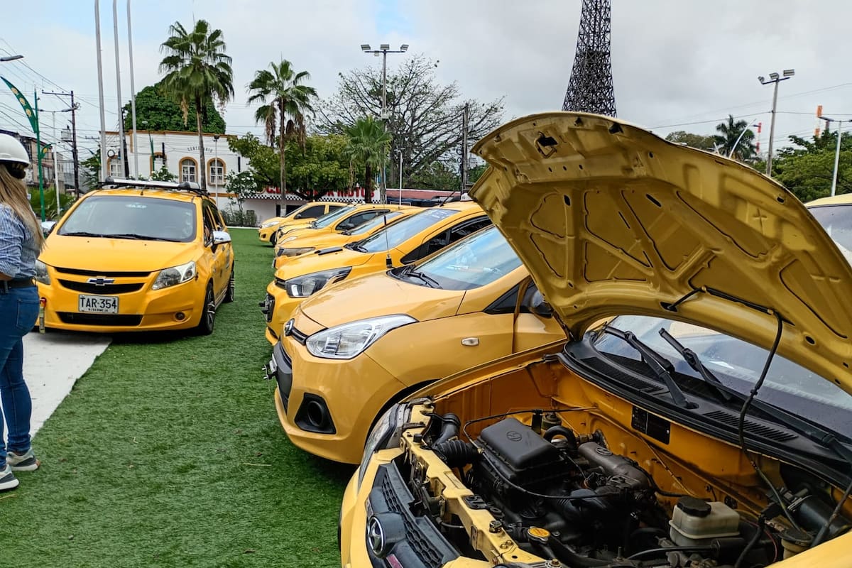 Este lunes comenzó la instalación de los primeros botones de pánico en taxis de Barrancabermeja. En esta primera fase, 70 conductores serán beneficiados.
Suministrada/Vanguardia