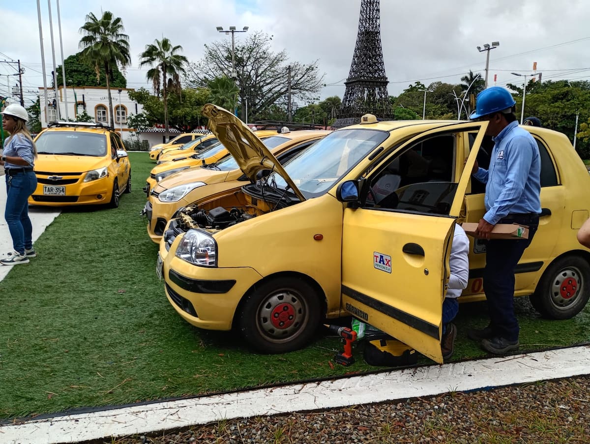 Este lunes comenzó la instalación de los primeros botones de pánico en taxis de Barrancabermeja. En esta primera fase, 70 conductores serán beneficiados.
Suministrada/Vanguardia