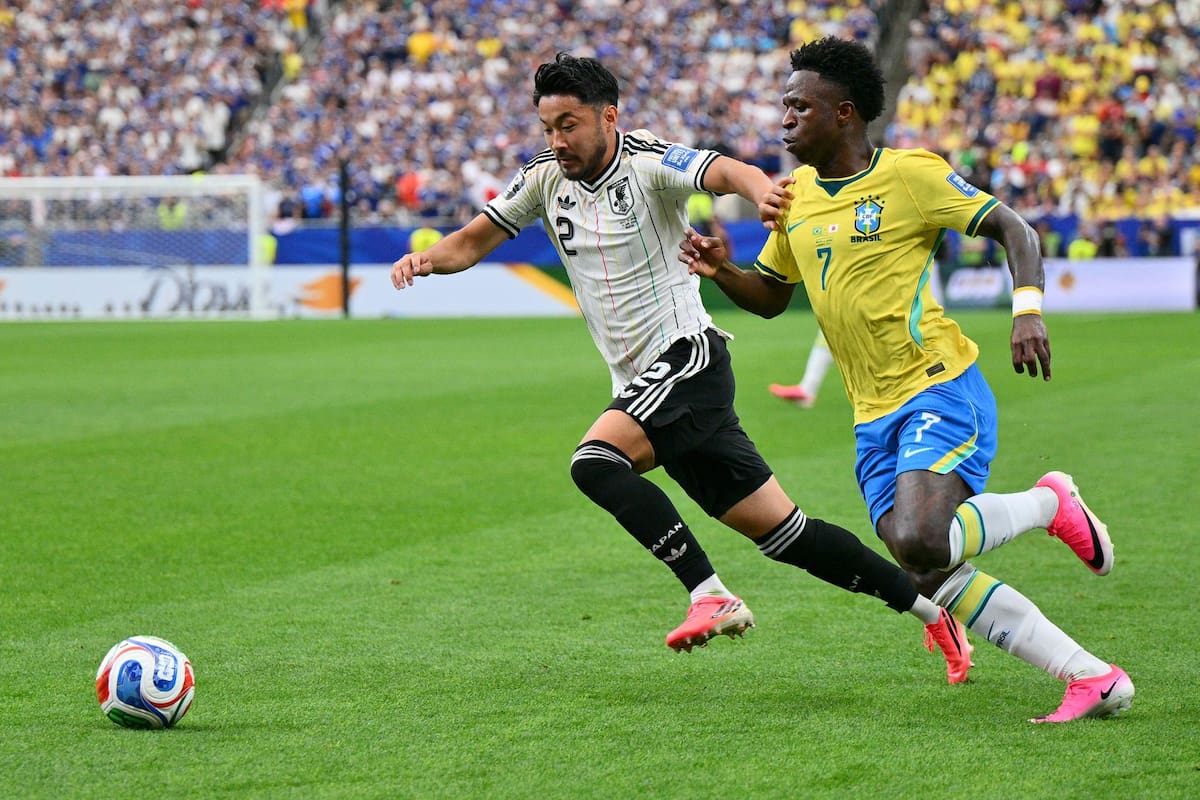HOUSTON (United States), 29/06/2026.- Vinicius Junior (R) of Brazil in action against Yukinari Sugawara of Japan during the FIFA World Cup 2026 Round of 32 match Brazil against Japan, in Houston, USA, 29 June 2026. (Brasil, Japón) EFE/EPA/SAM WASSON