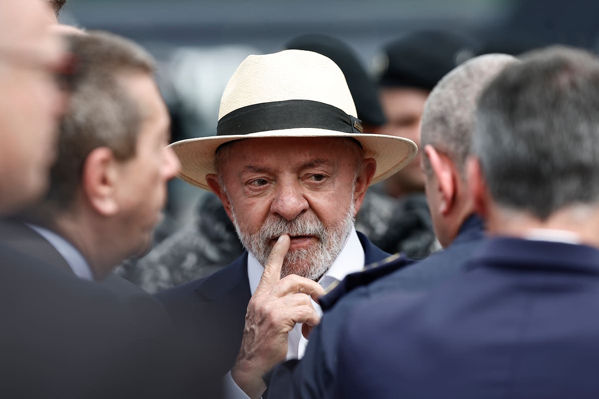 AME8689. RÍO DE JANEIRO (BRASIL), 18/09/2026.- El presidente de Brasil, Luiz Inácio Lula da Silva (c), participa en el evento de presentación de acciones integradas de las fuerzas de seguridad para combatir el crimen organizado, este viernes en el Complejo de la Policía Federal de Carreteras, en Río de Janeiro. (Brasil). EFE/ Andre Coelho