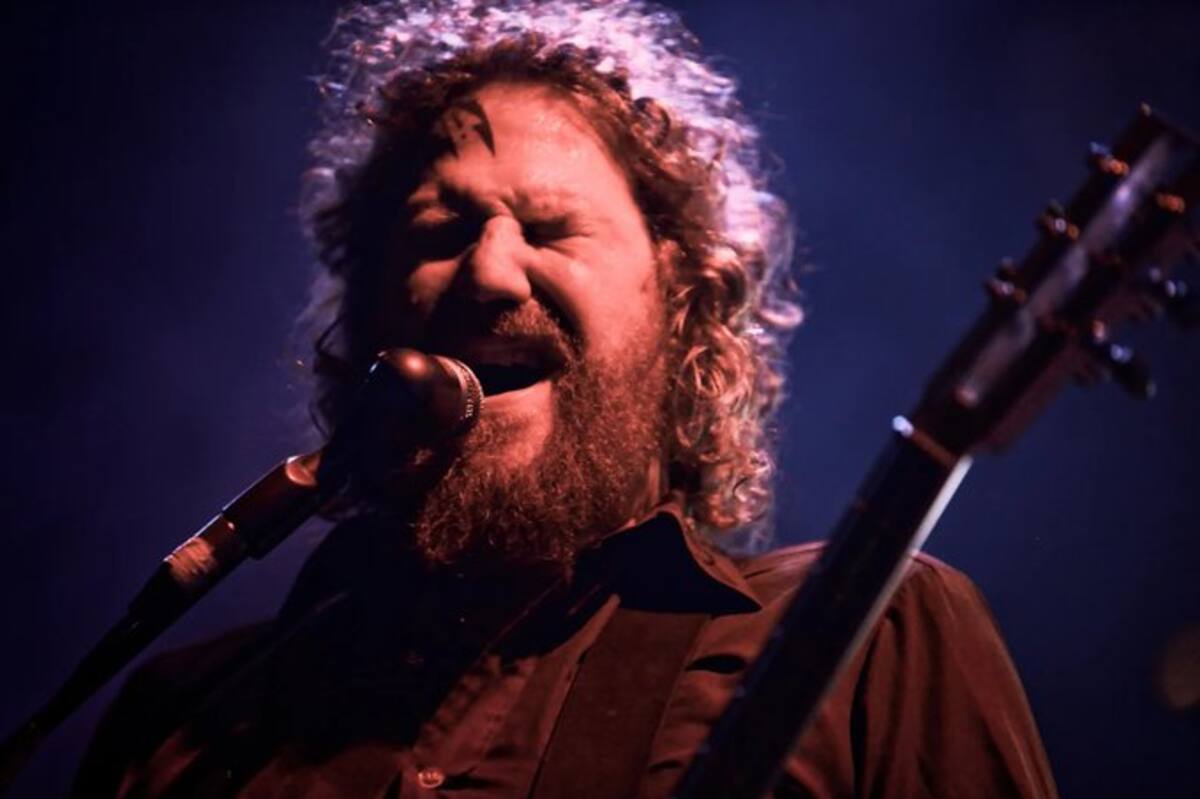 Brent Hinds, cofundador del grupo de heavy metal ganador del Grammy Mastodon, quien tocó con la banda durante 25 años antes de su muerte. Tenía 51 años.